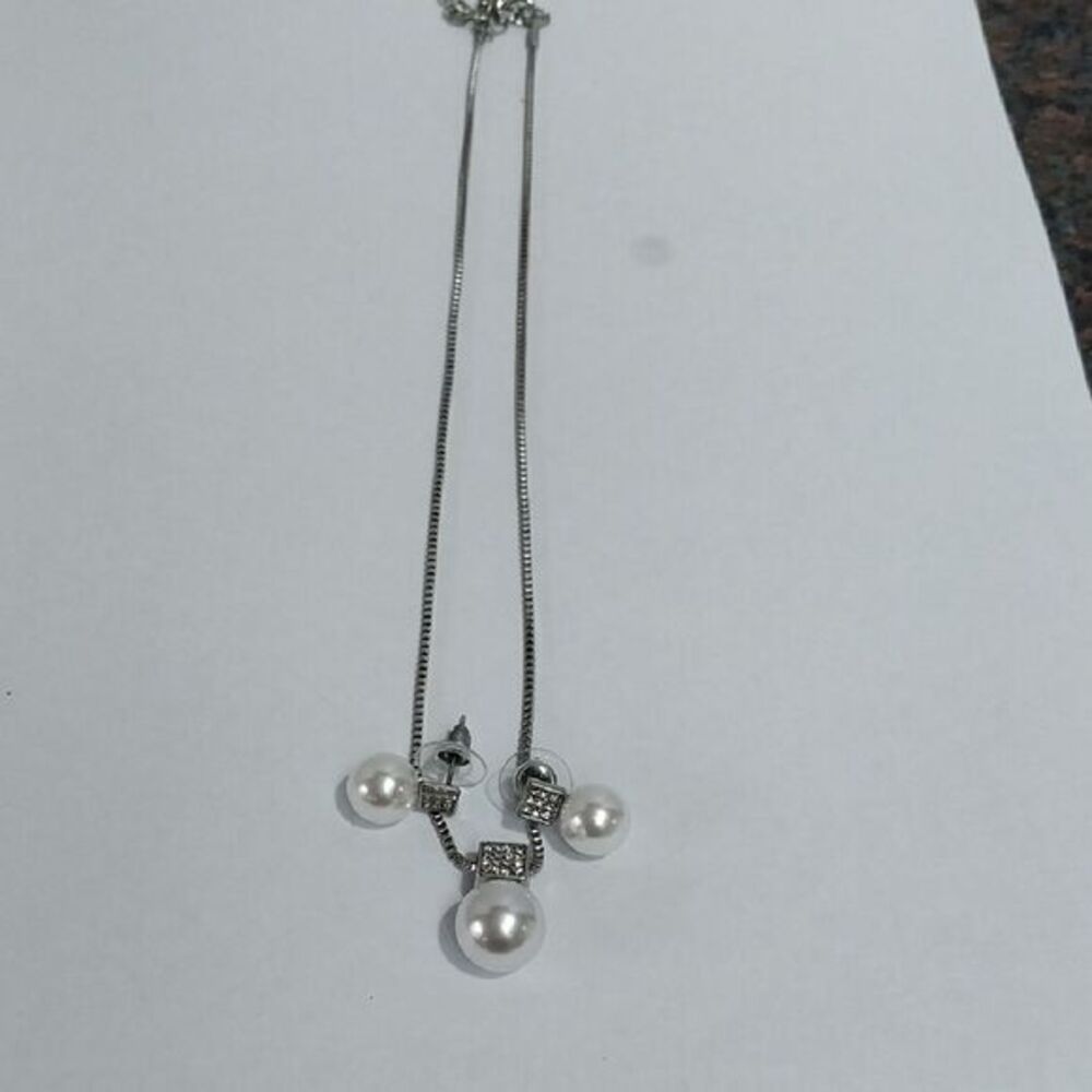 Elegant Silver Pearl And Faux Diamond Necklace With Matching Earrings...EUC